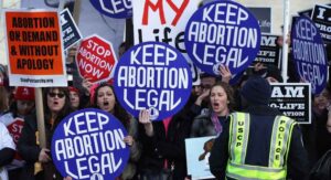 美国堕胎游行，女性为自己争取堕胎权利